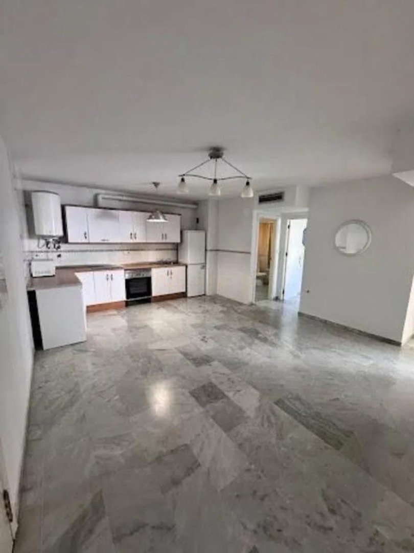 2 Bed Middle Floor Apartment in Marbella
