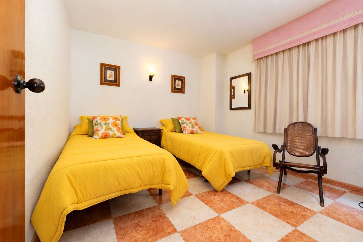 2 Bed Middle Floor Apartment in Los Boliches