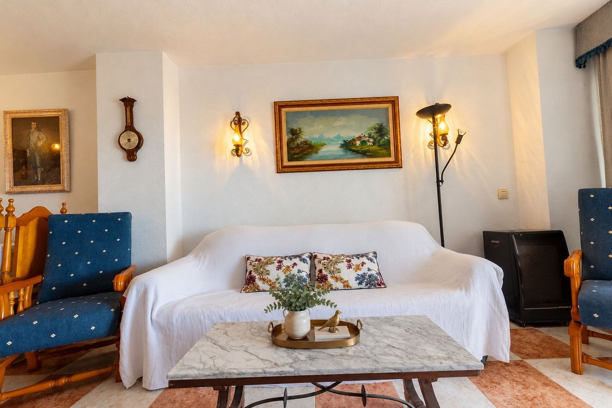 2 Bed Middle Floor Apartment in Los Boliches
