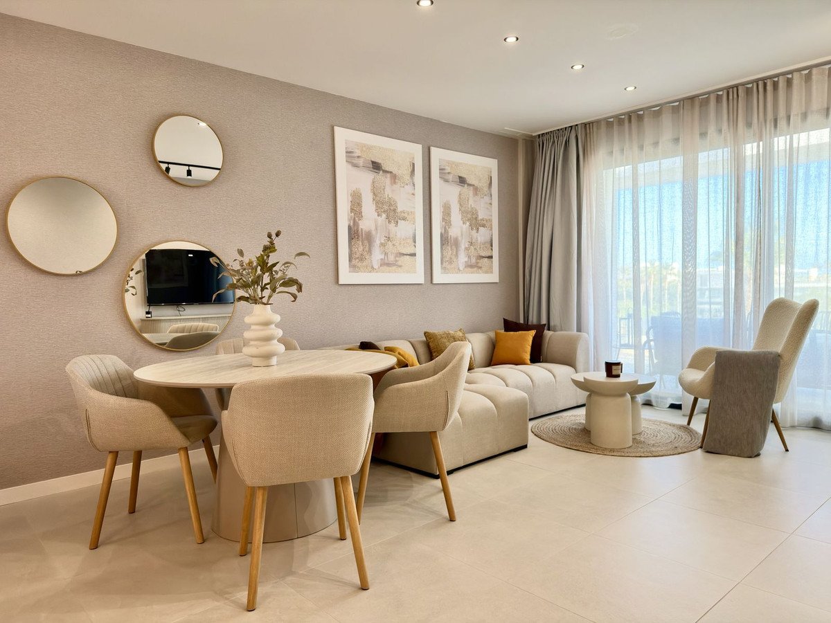 2 Bed Middle Floor Apartment in Estepona