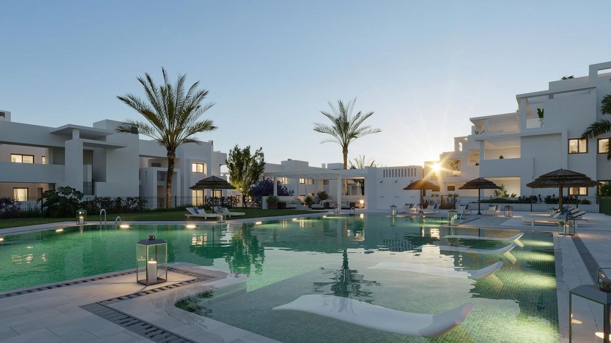 2 Bed Middle Floor Apartment in Estepona