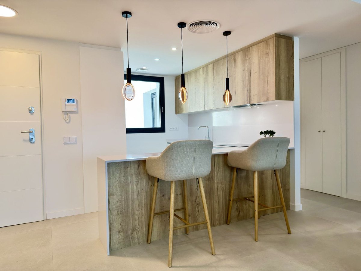 2 Bed Middle Floor Apartment in Estepona