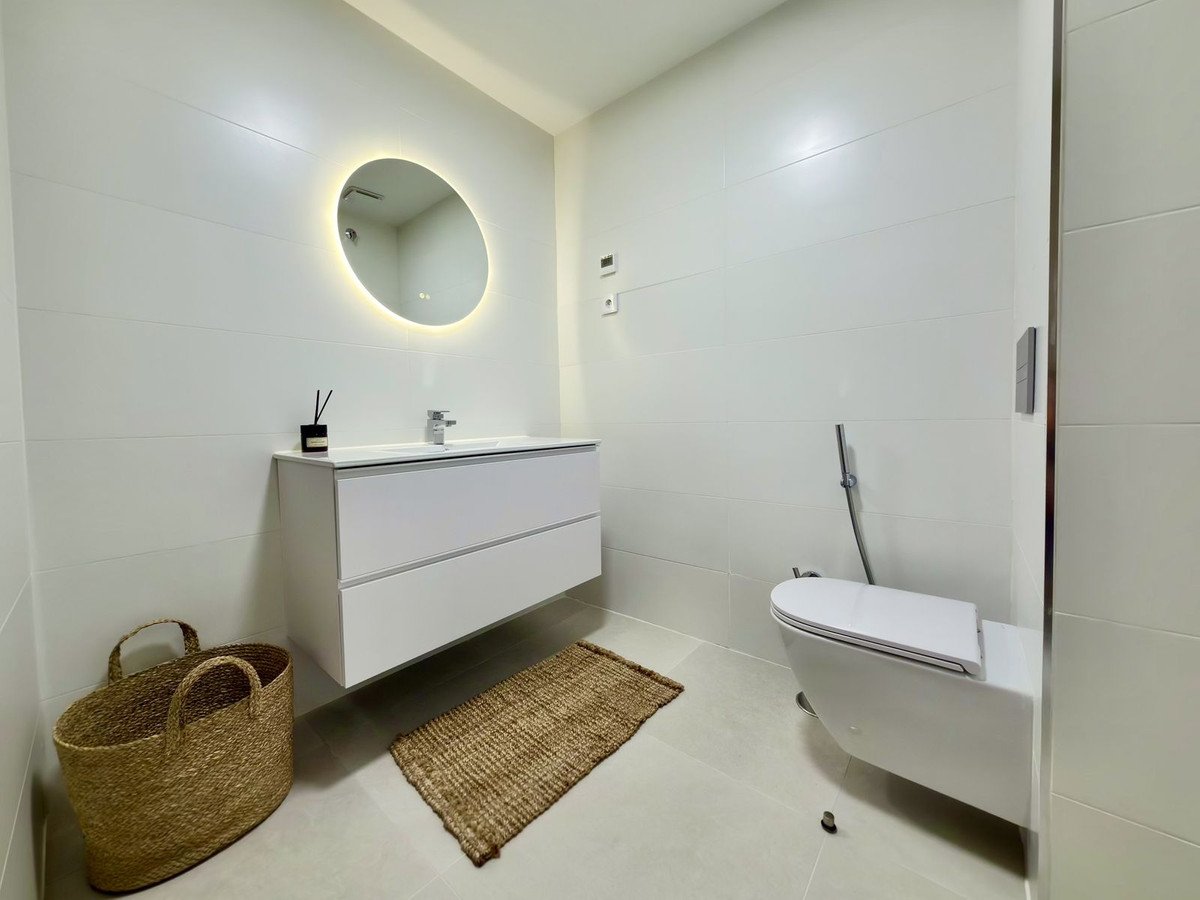 2 Bed Middle Floor Apartment in Estepona