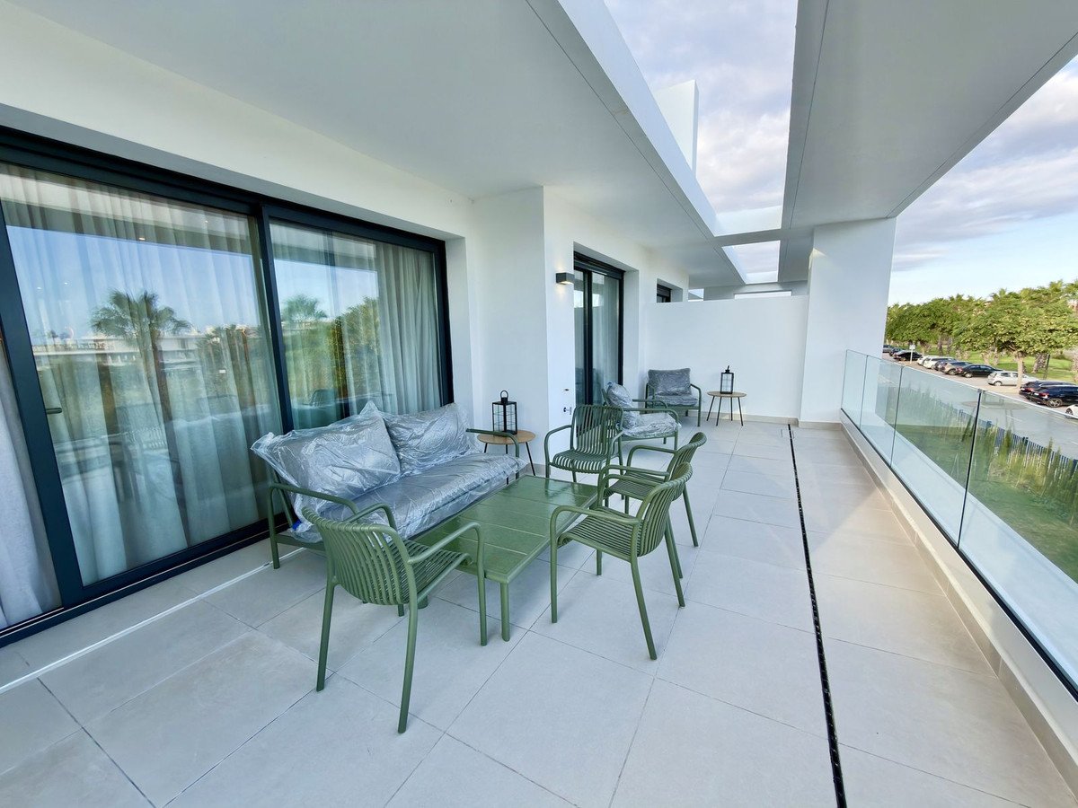 2 Bed Middle Floor Apartment in Estepona
