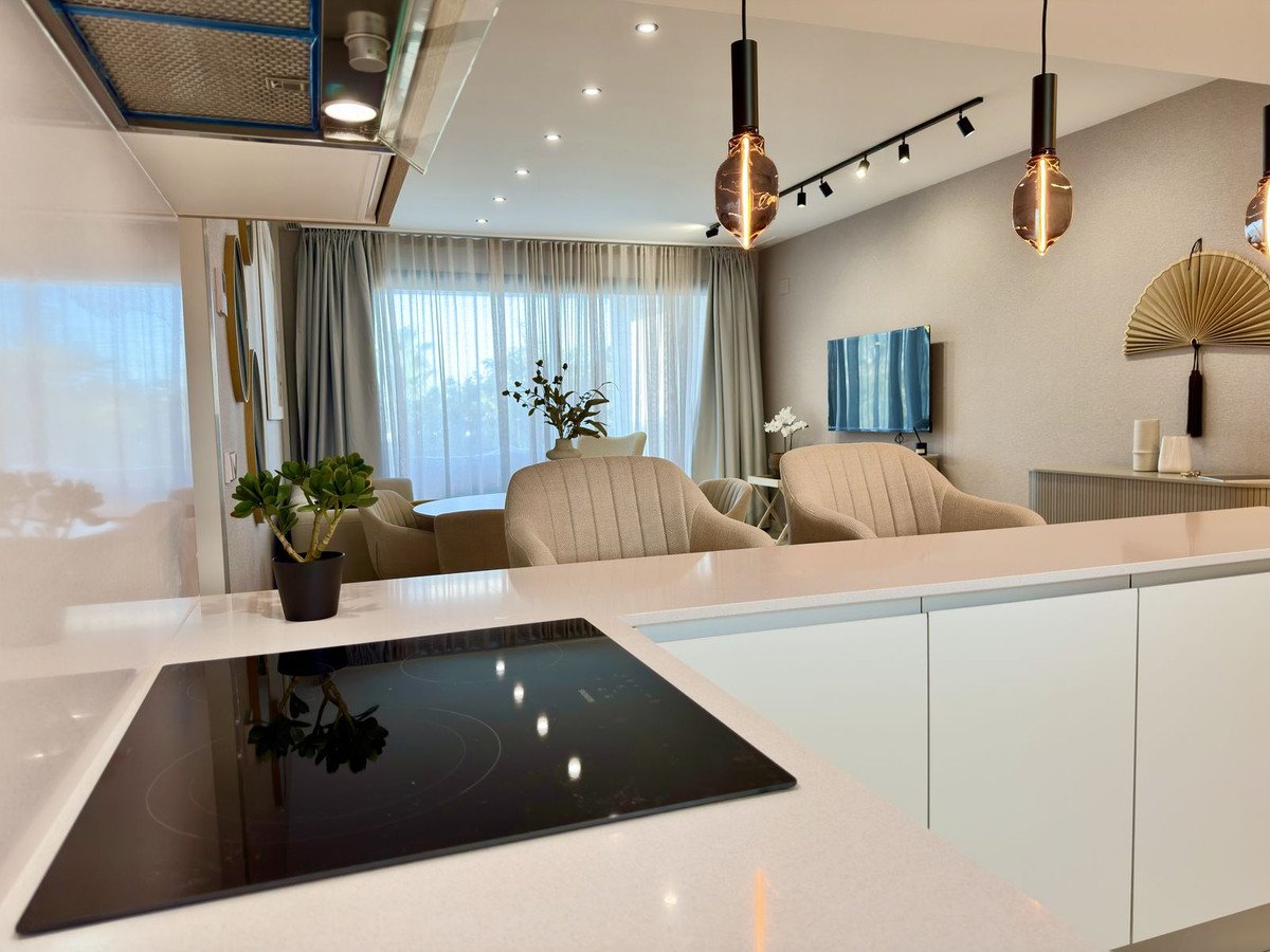 2 Bed Middle Floor Apartment in Estepona