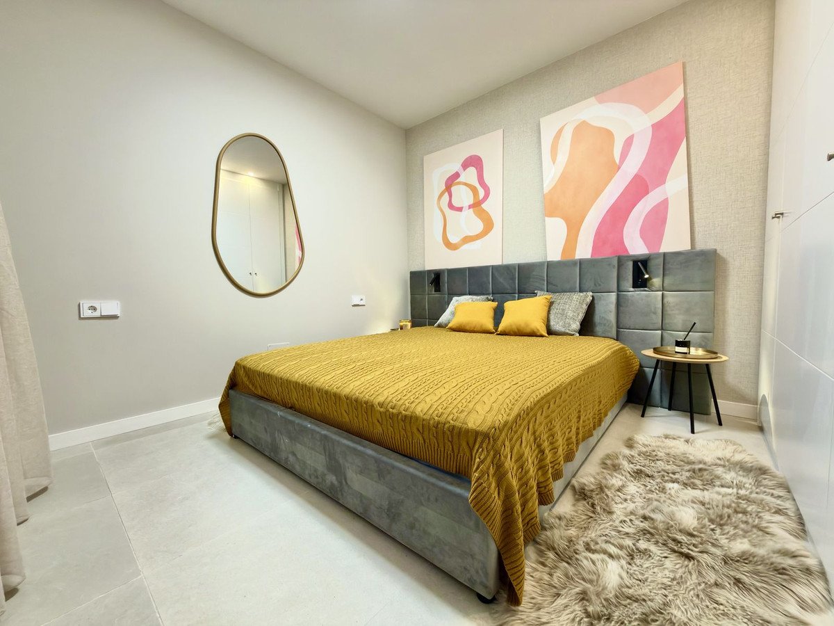 2 Bed Middle Floor Apartment in Estepona