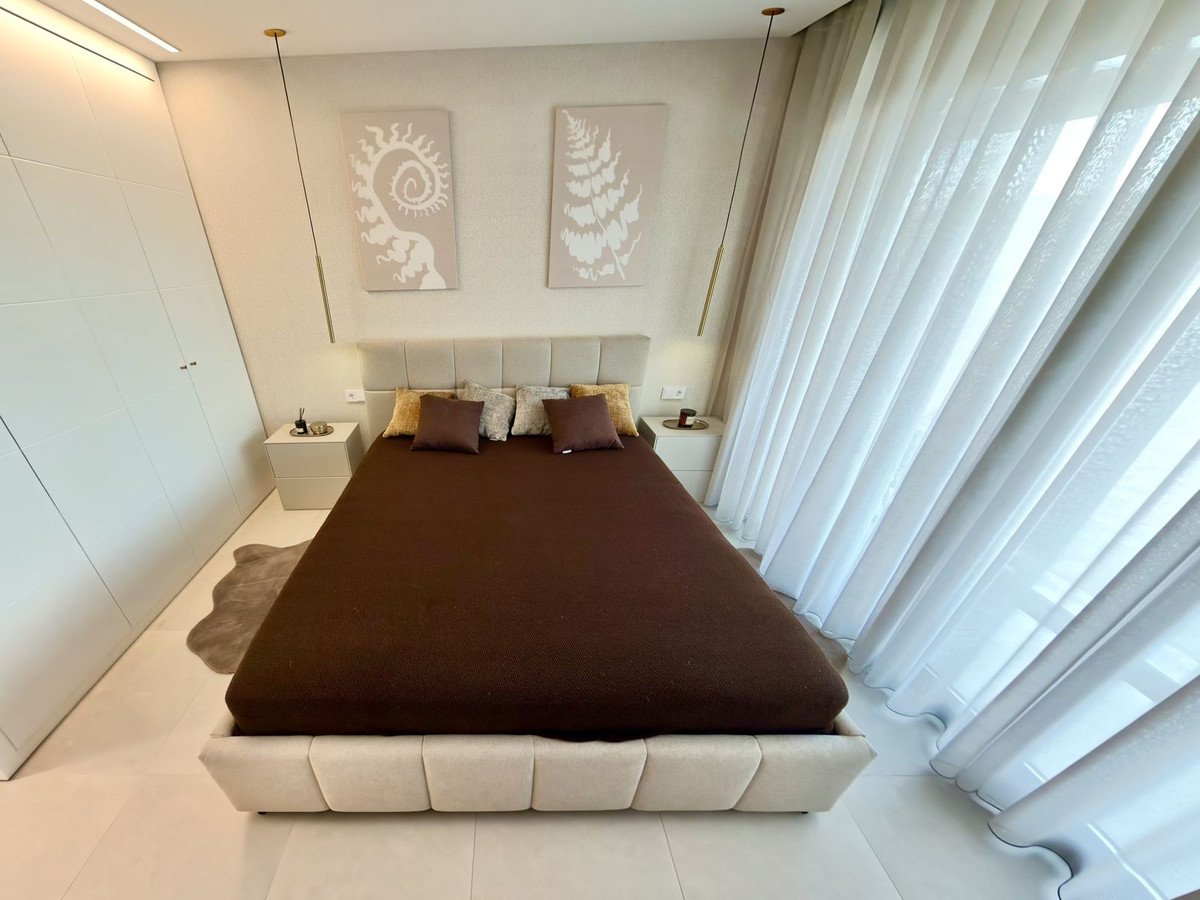 2 Bed Middle Floor Apartment in Estepona