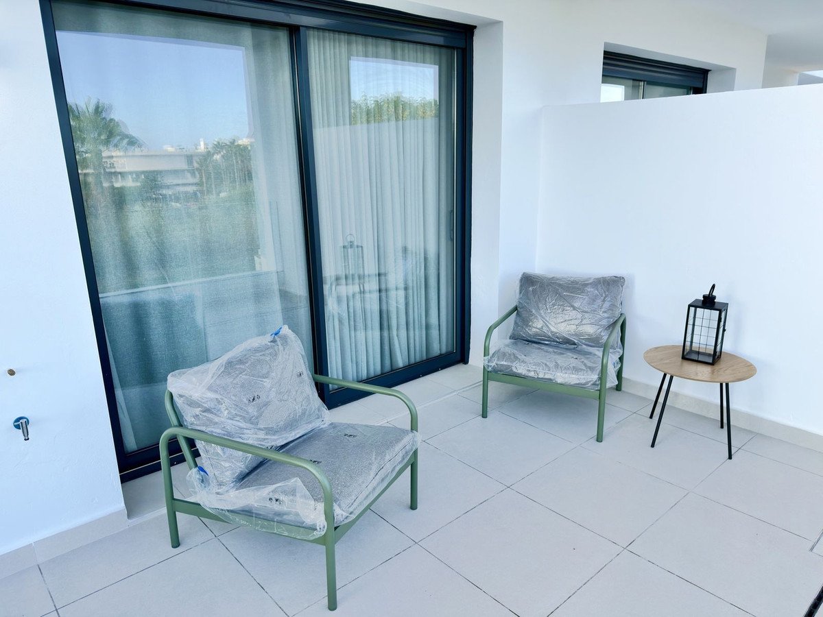 2 Bed Middle Floor Apartment in Estepona