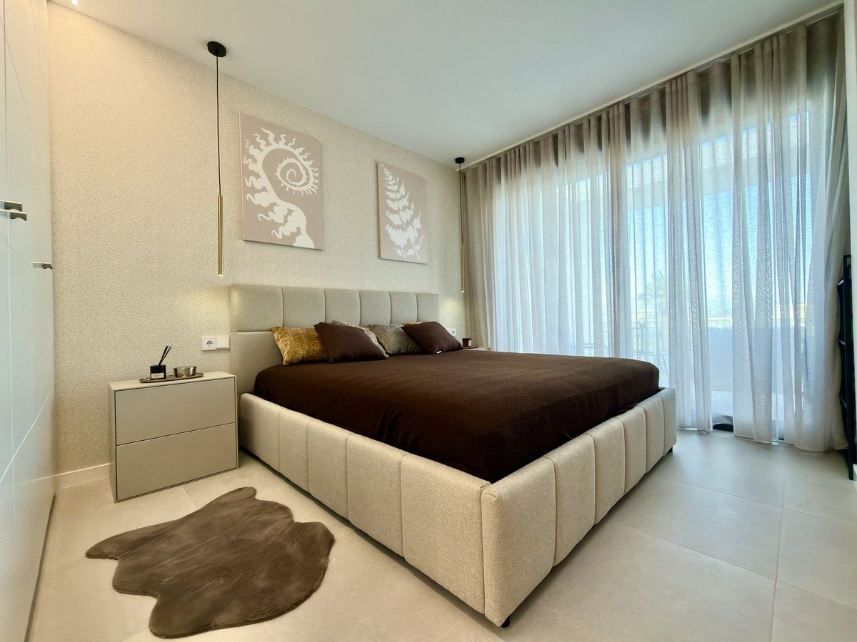 2 Bed Middle Floor Apartment in Estepona