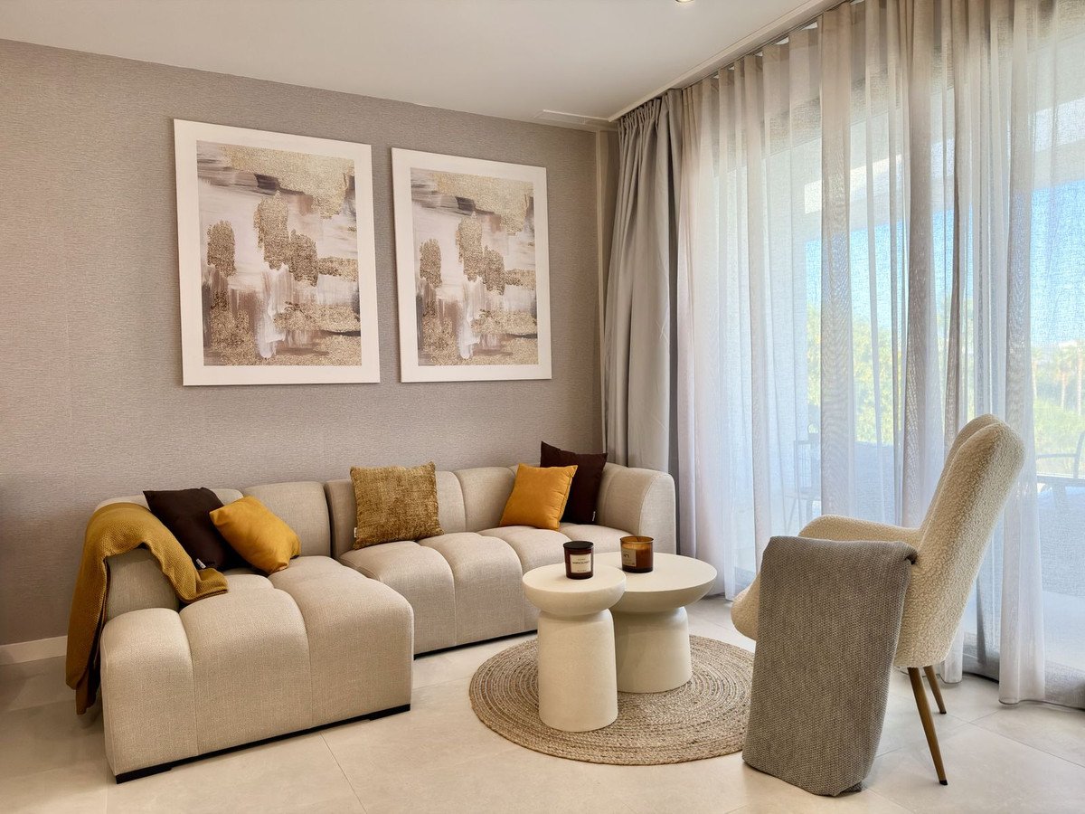 2 Bed Middle Floor Apartment in Estepona