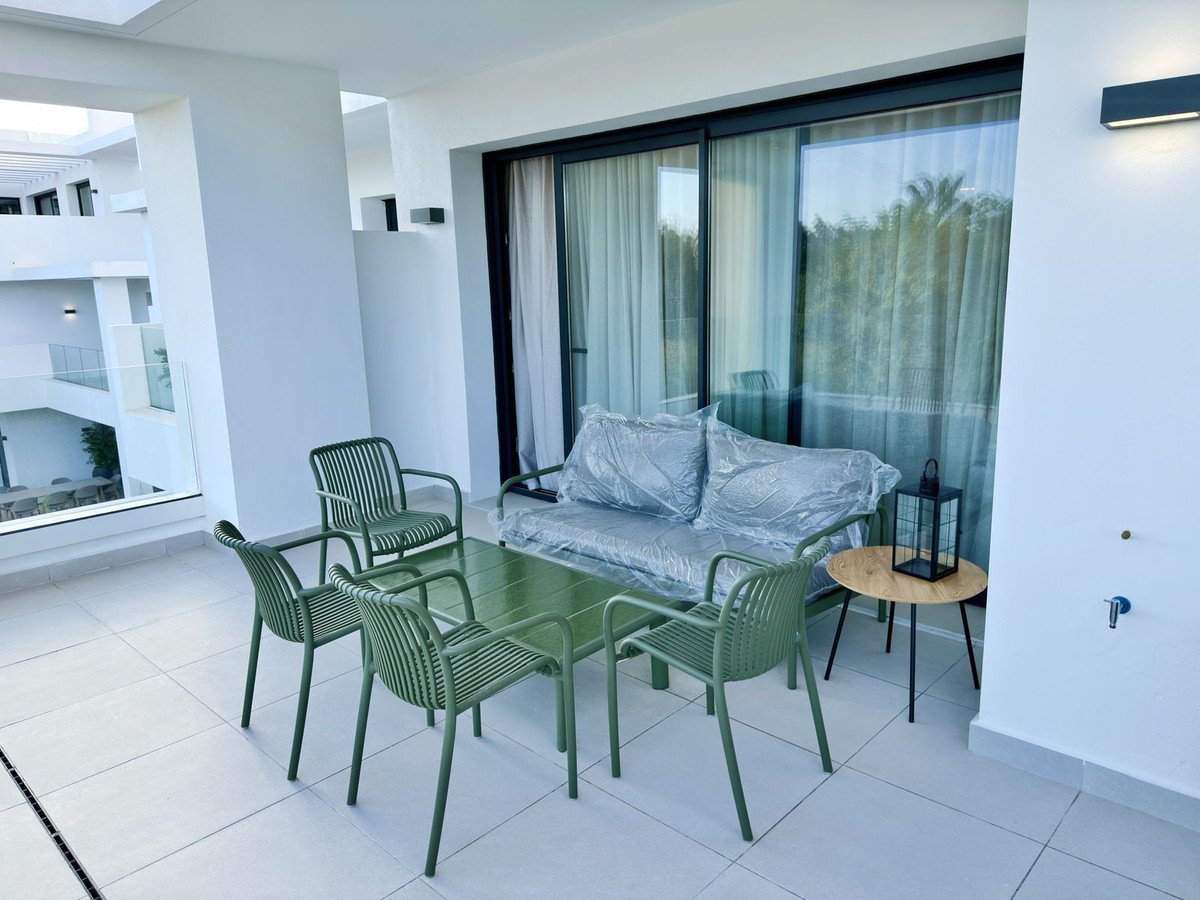 2 Bed Middle Floor Apartment in Estepona