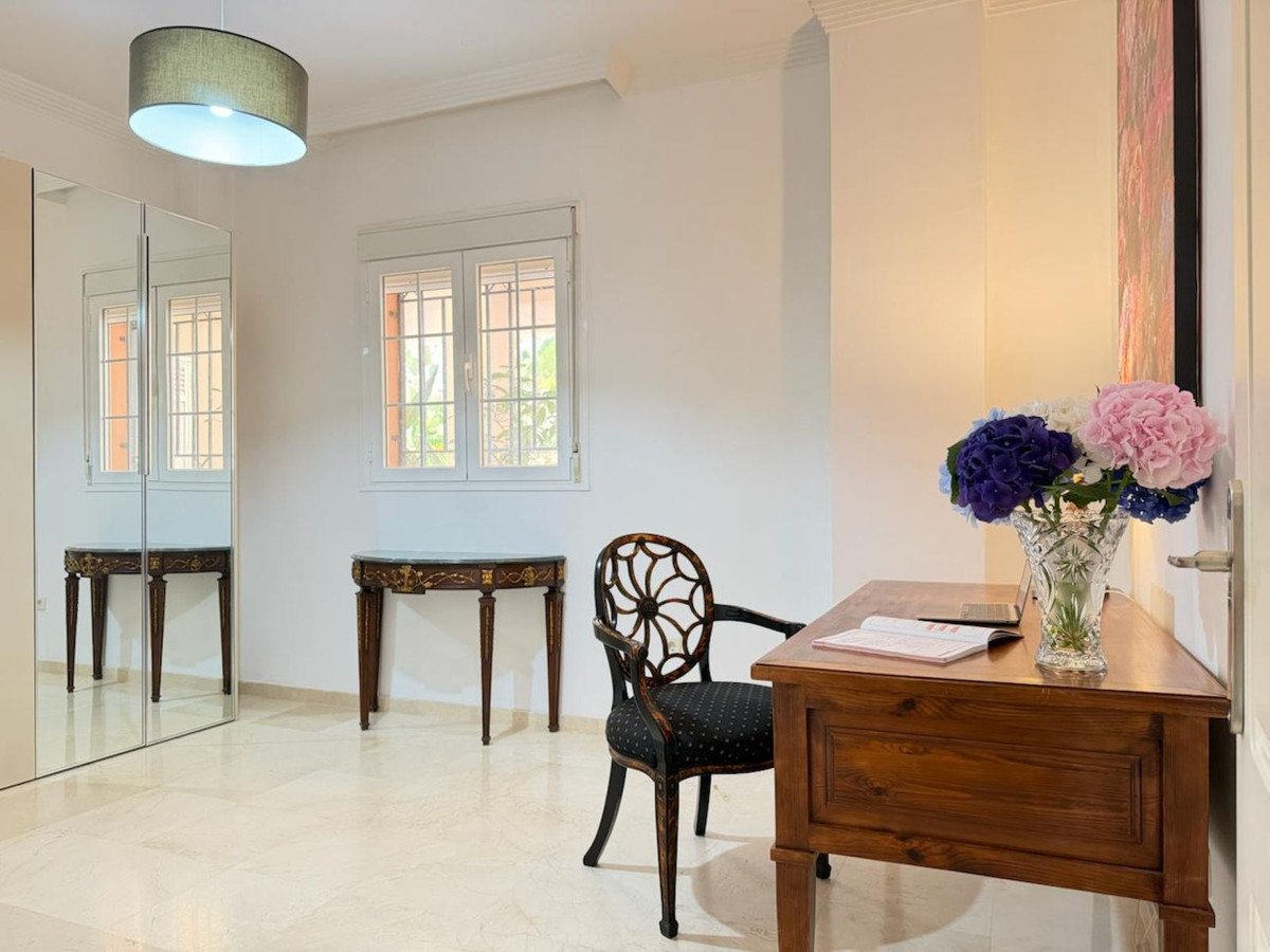 2 Bed Ground Floor Apartment in Nueva Andalucía