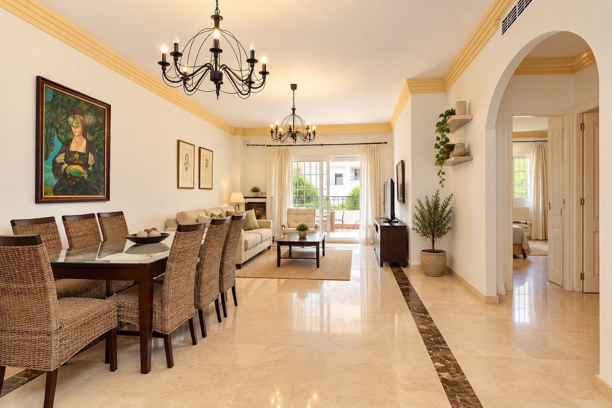 3 Bed Middle Floor Apartment in Nueva Andalucía