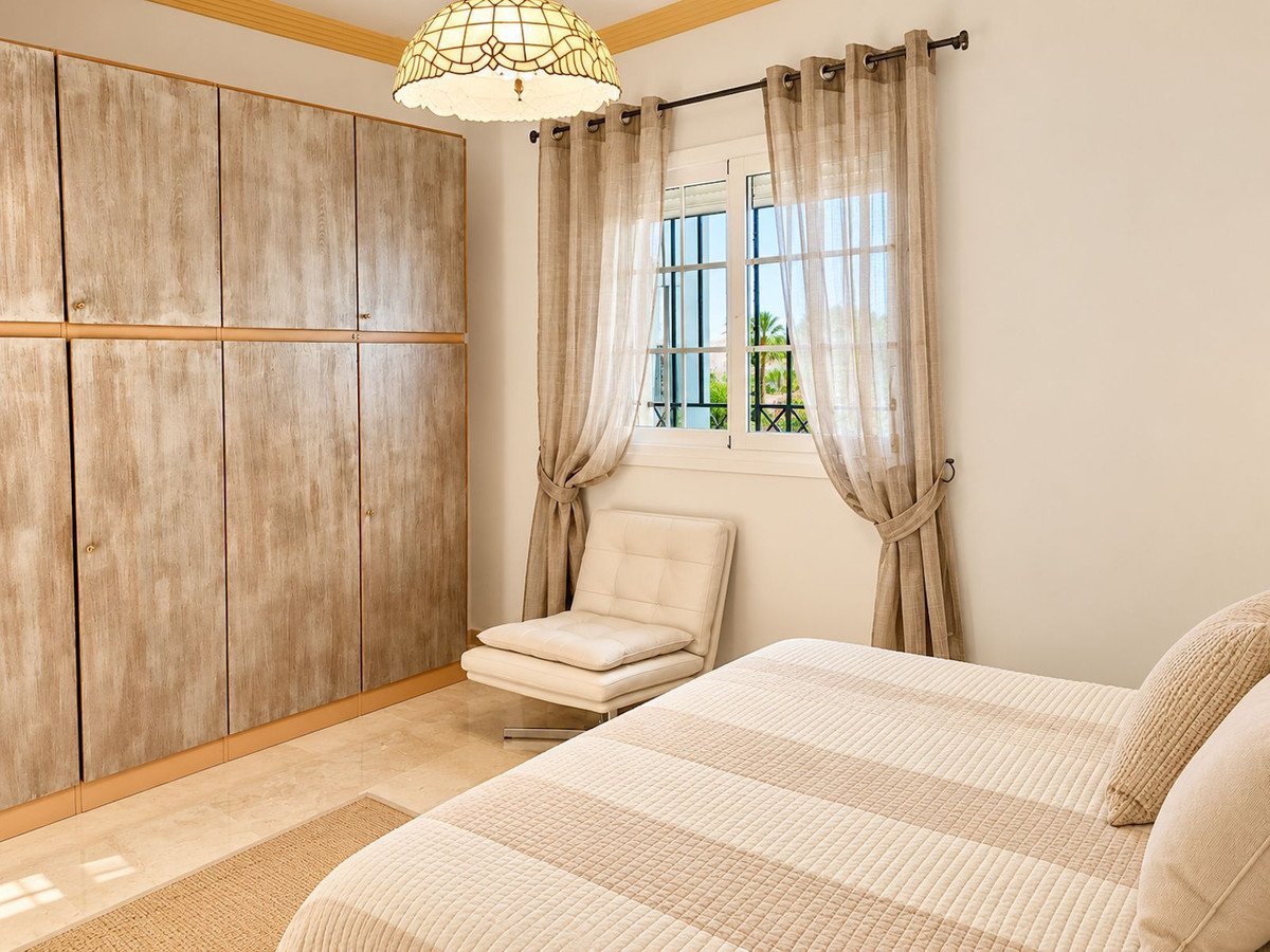 3 Bed Middle Floor Apartment in Nueva Andalucía