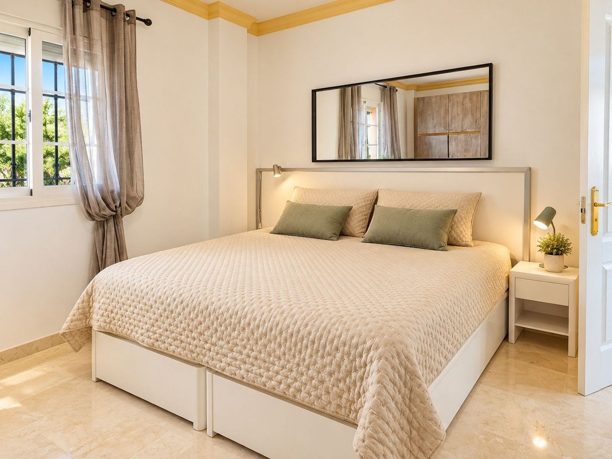 3 Bed Middle Floor Apartment in Nueva Andalucía