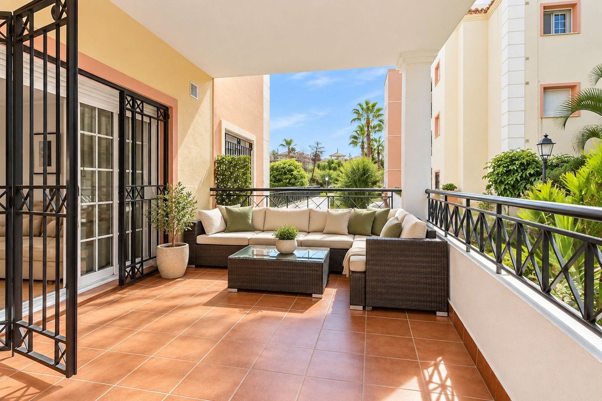 3 Bed Middle Floor Apartment in Nueva Andalucía