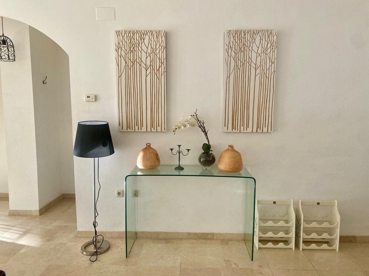 3 Bed Middle Floor Apartment in Nueva Andalucía