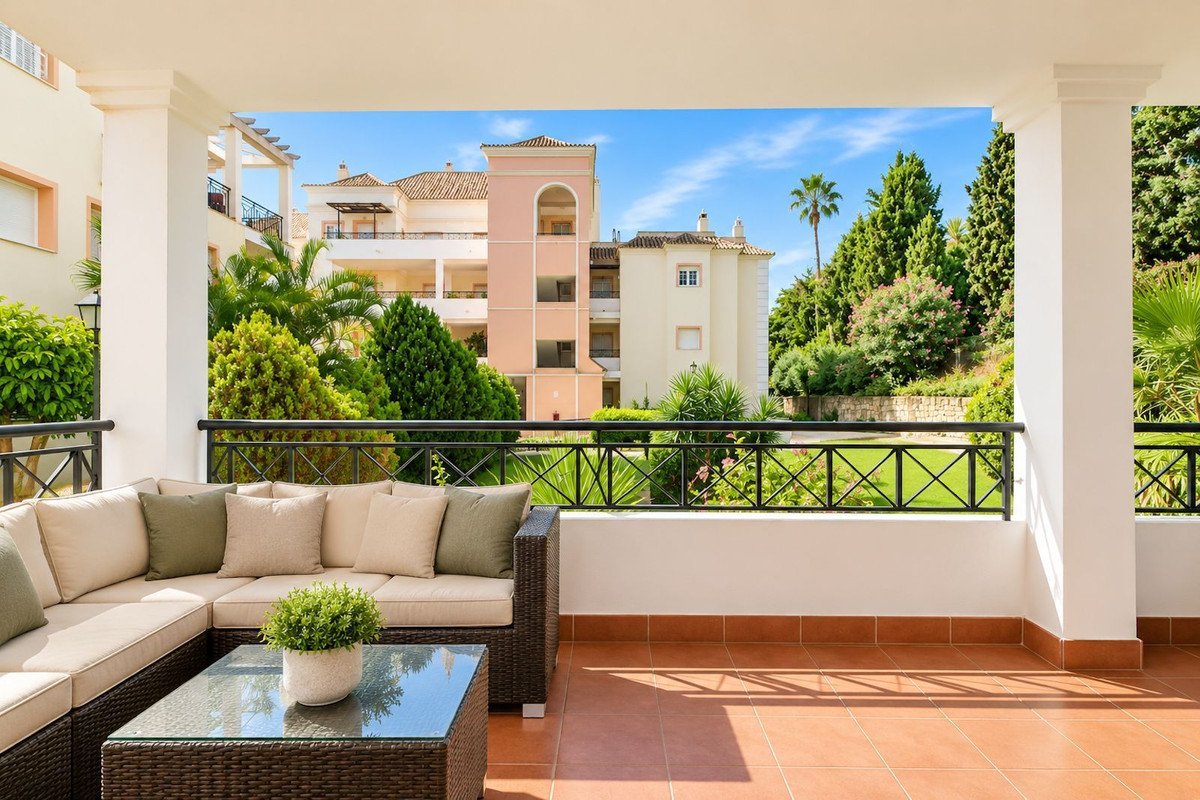3 Bed Middle Floor Apartment in Nueva Andalucía