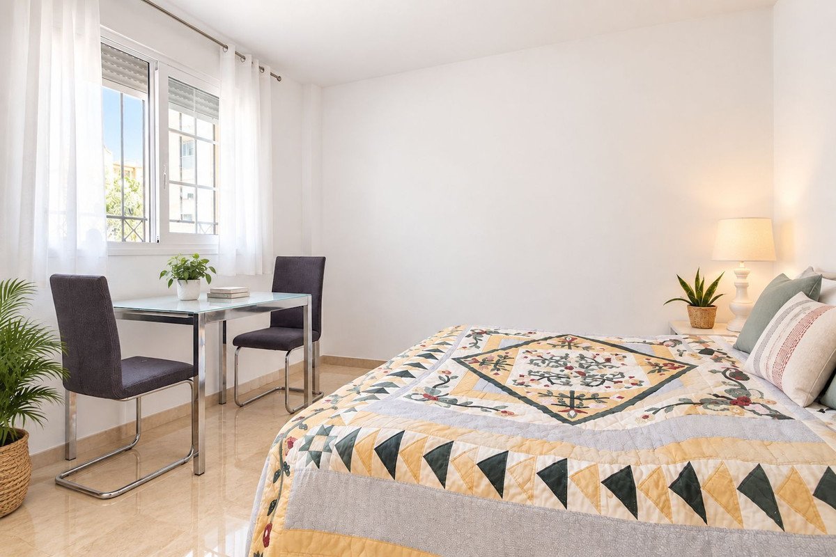 3 Bed Middle Floor Apartment in Nueva Andalucía