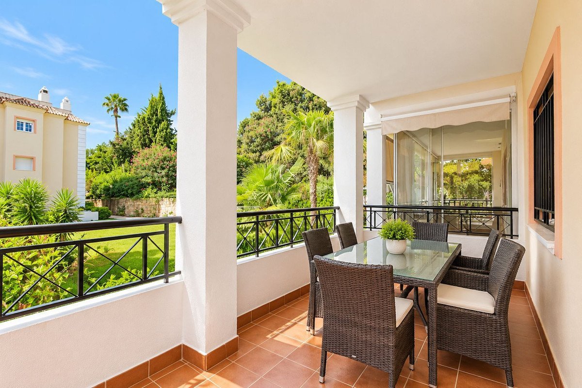 3 Bed Middle Floor Apartment in Nueva Andalucía