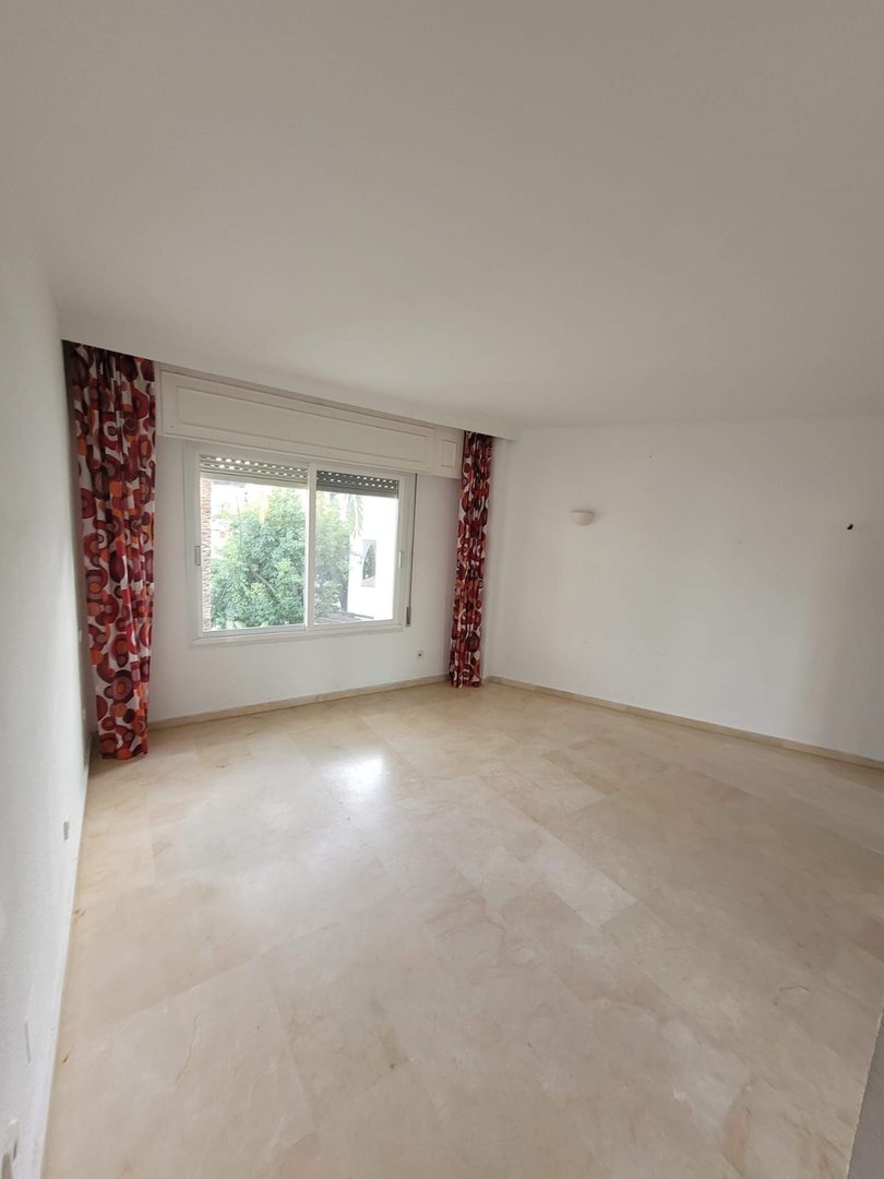 3 Bed Middle Floor Apartment in Estepona