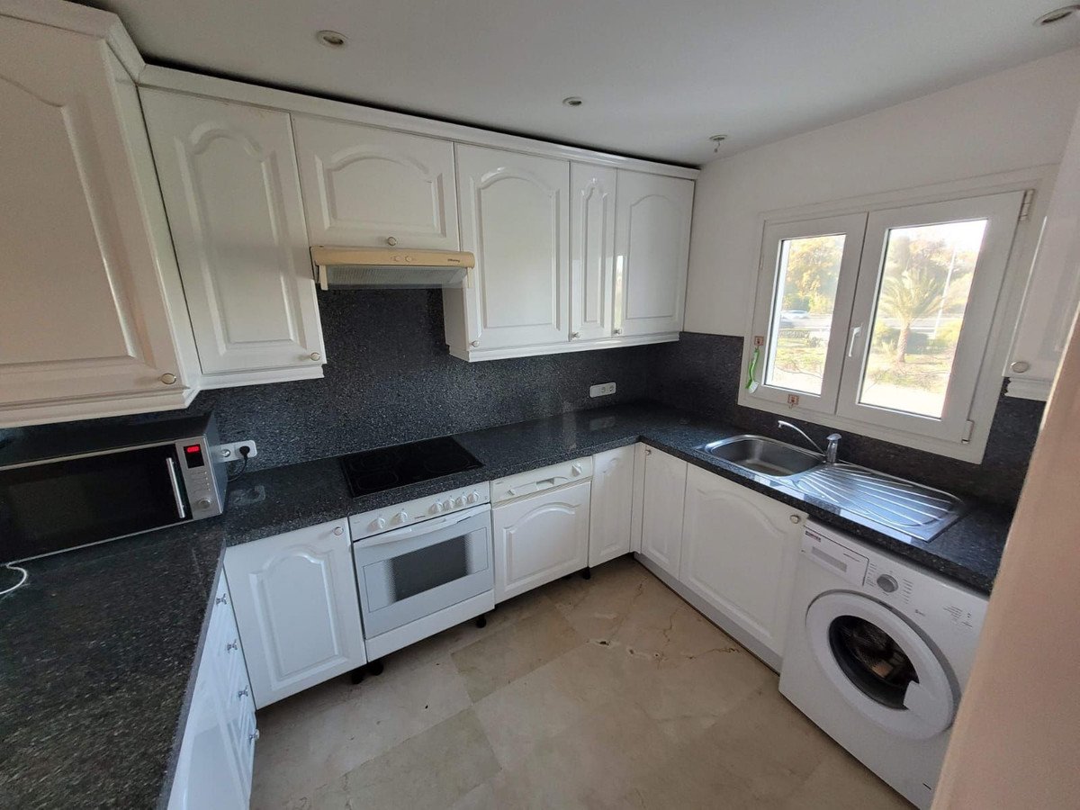 3 Bed Middle Floor Apartment in Estepona