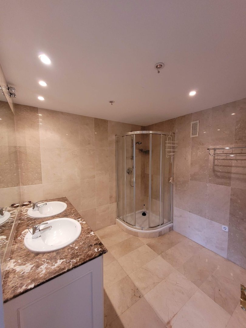 3 Bed Middle Floor Apartment in Estepona