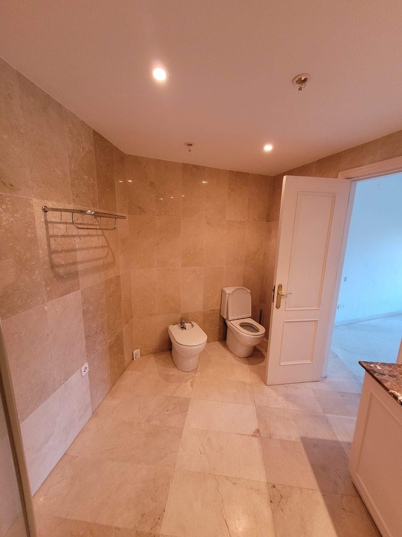 3 Bed Middle Floor Apartment in Estepona