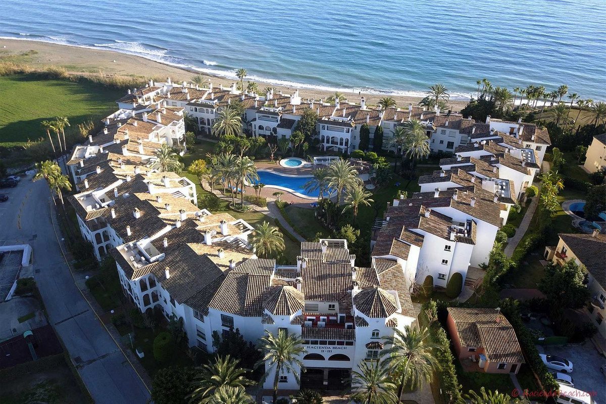 3 Bed Middle Floor Apartment in Estepona