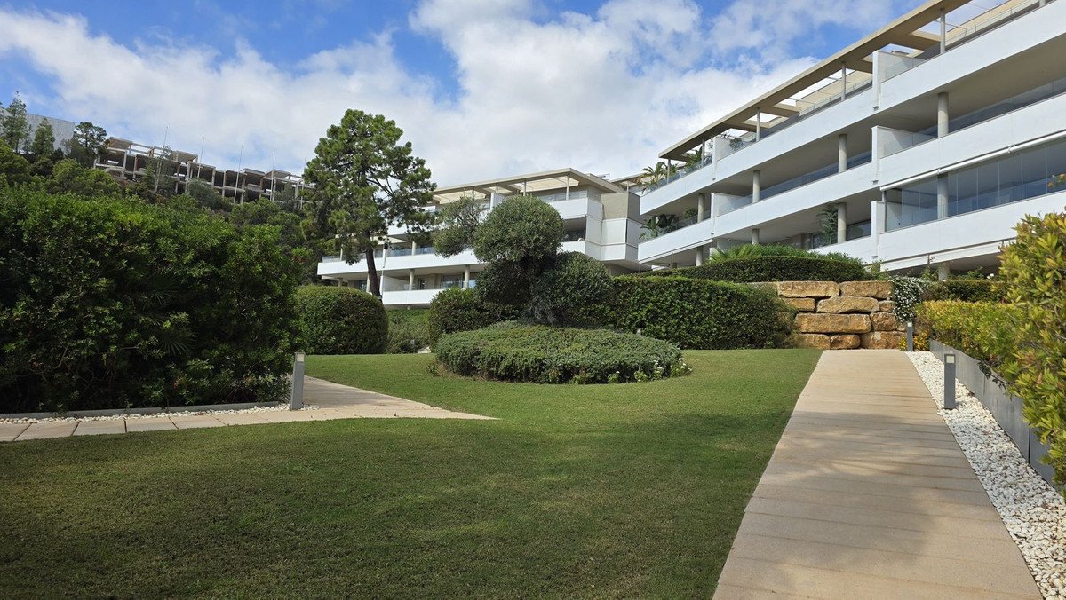 3 Bed Ground Floor Apartment in Benahavís