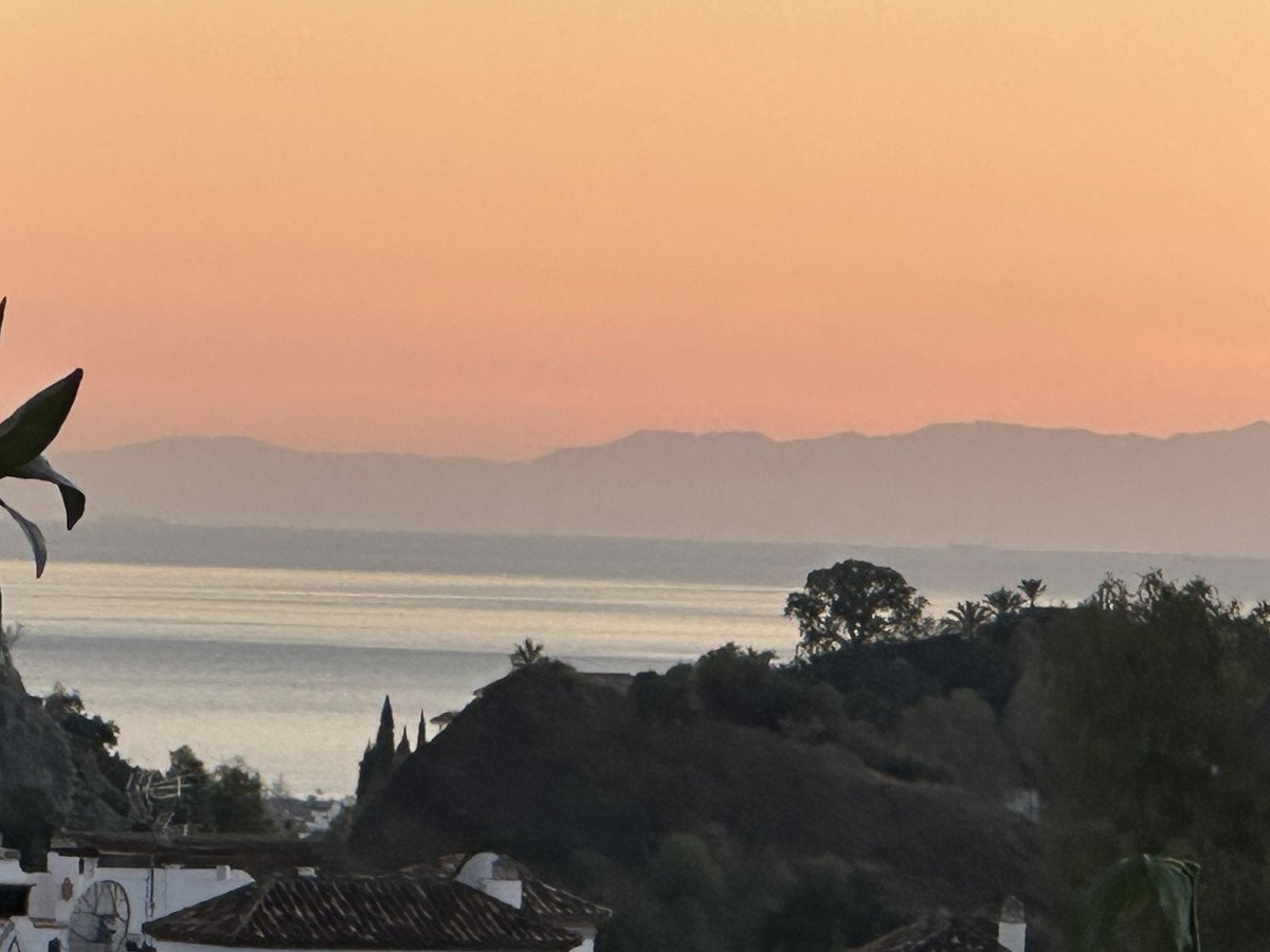3 Bed Ground Floor Apartment in Benahavís
