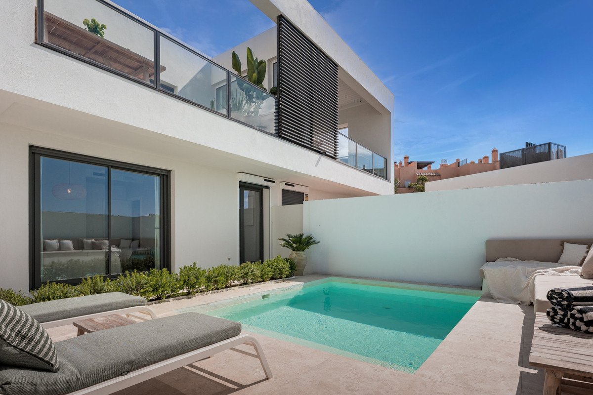 3 Bed Semi-Detached House in Riviera del Sol