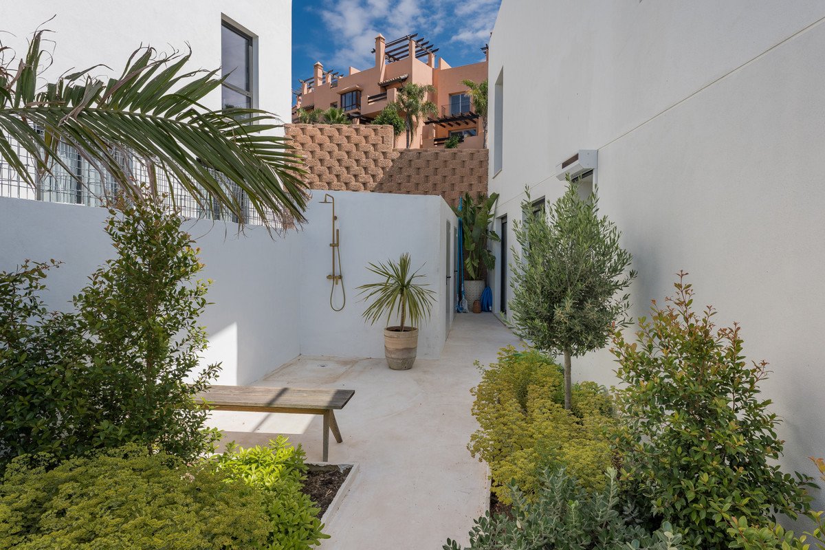 3 Bed Semi-Detached House in Riviera del Sol