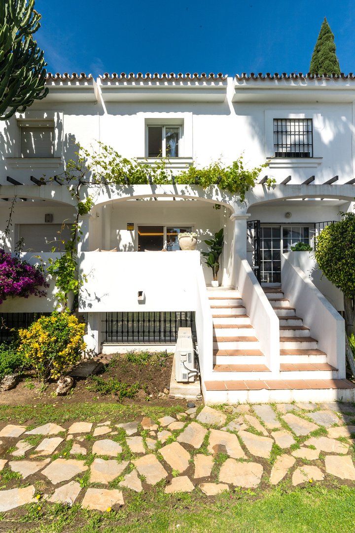 4 Bed Townhouse in Nueva Andalucía