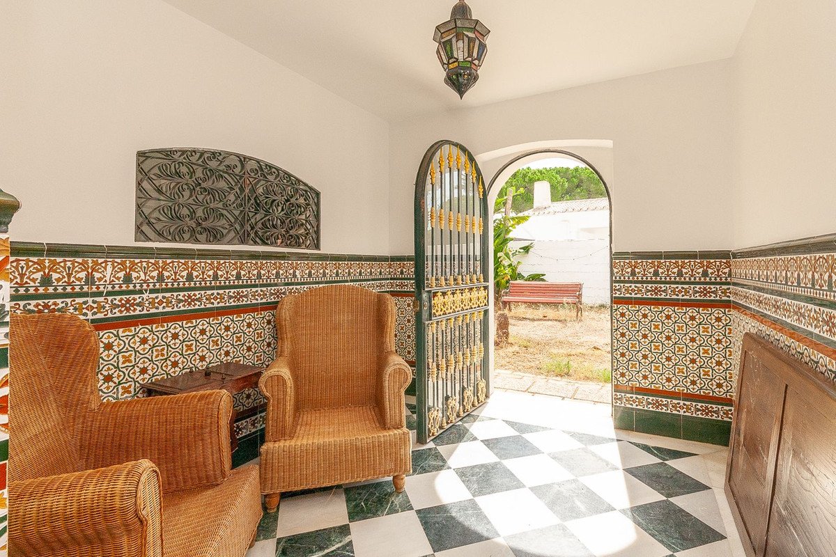 4 Bed Detached Villa in Elviria