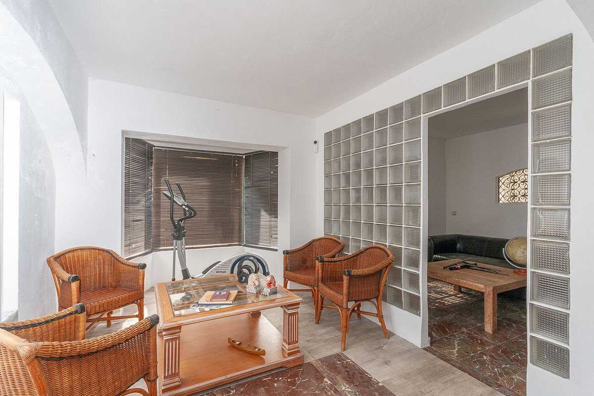 4 Bed Detached Villa in Elviria