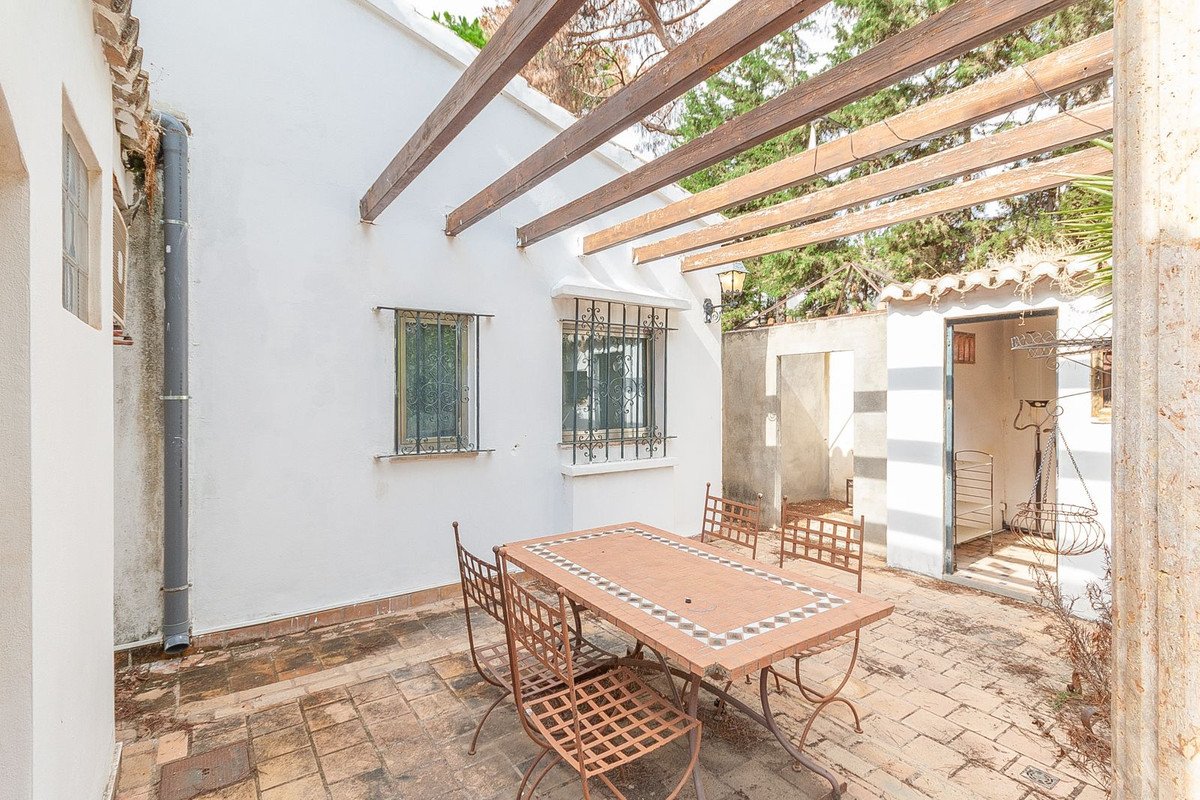 4 Bed Detached Villa in Elviria