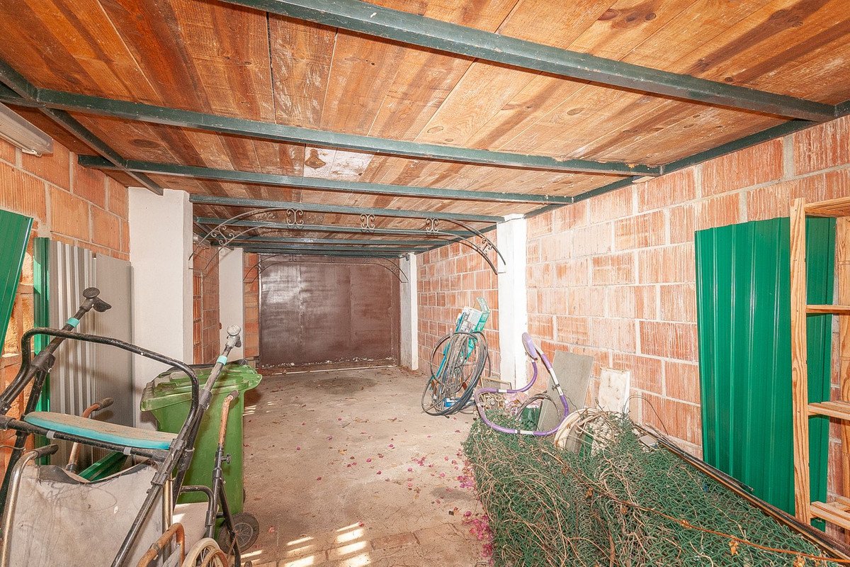 4 Bed Detached Villa in Elviria