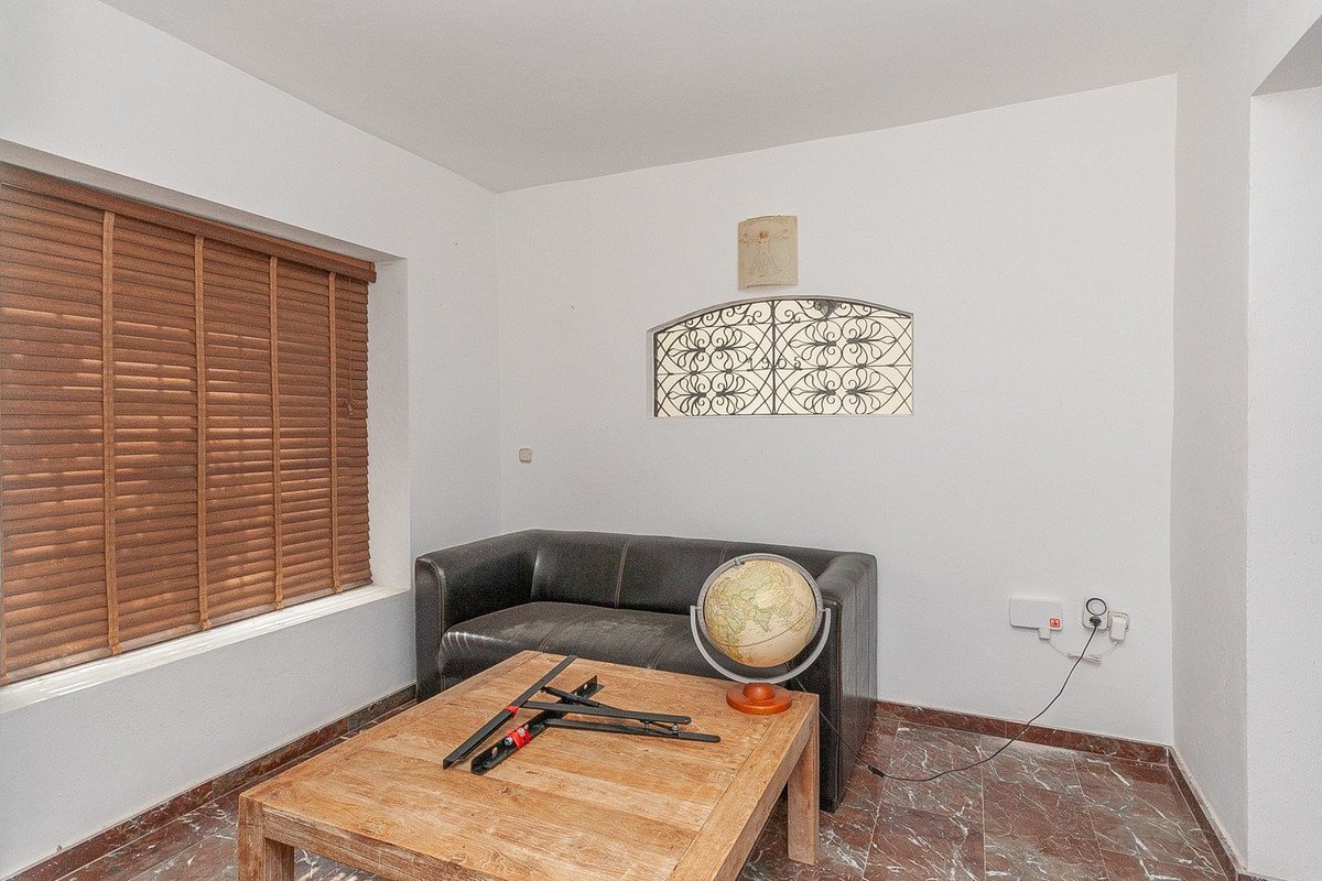 4 Bed Detached Villa in Elviria