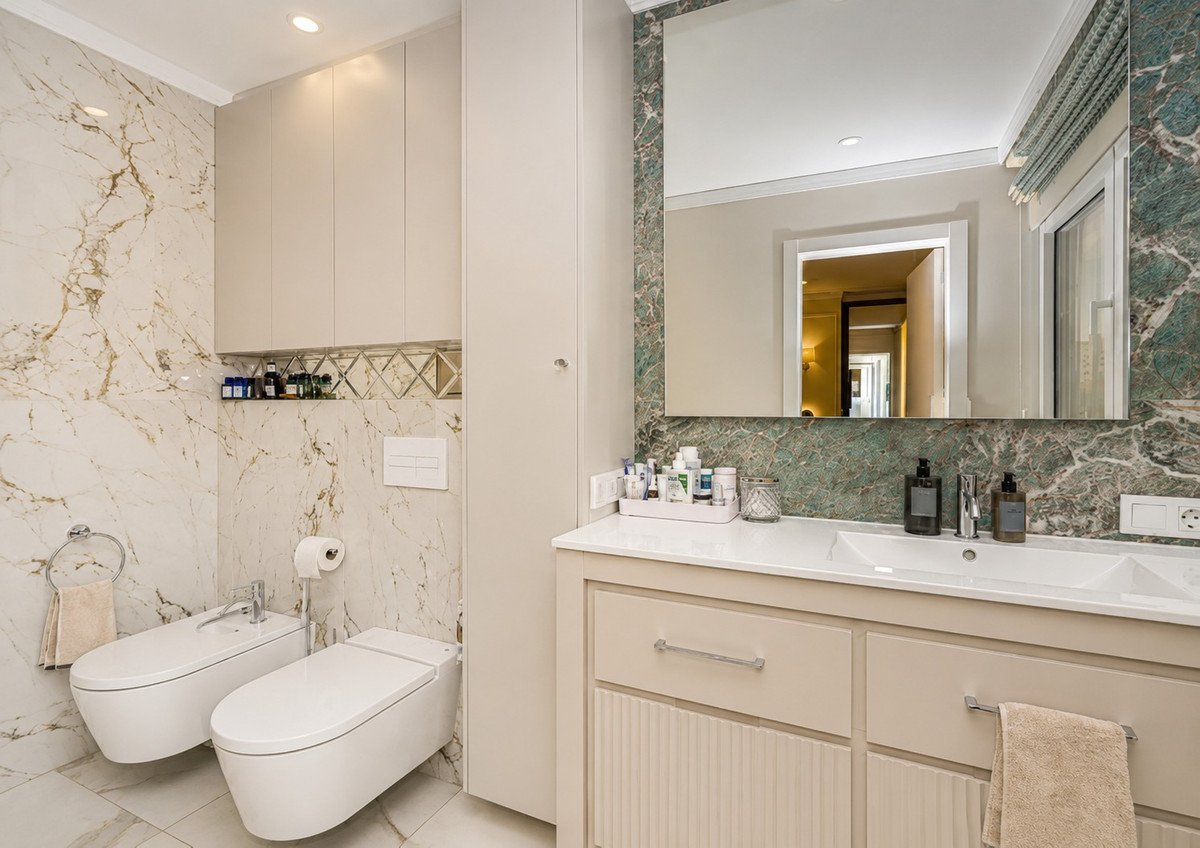 5 Bed Townhouse in Playa de San Juan