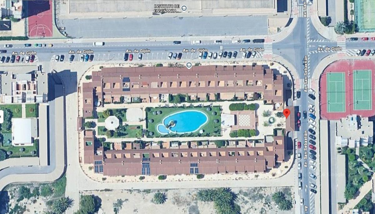 5 Bed Townhouse in Playa de San Juan