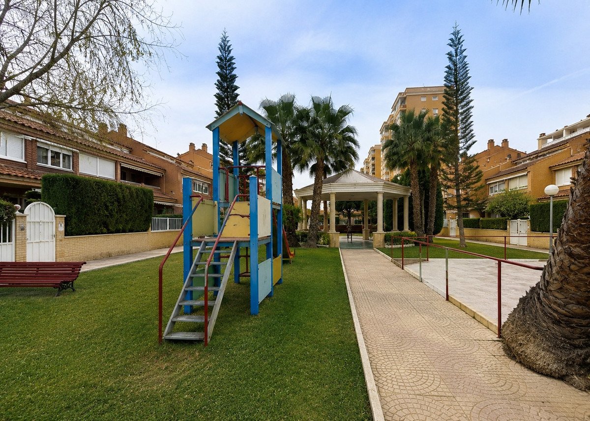 5 Bed Townhouse in Playa de San Juan