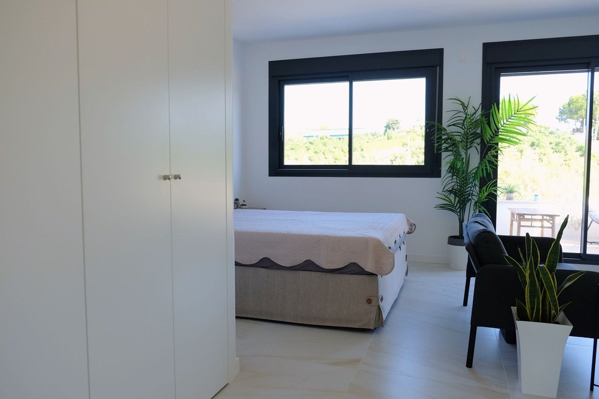 3 Bed Semi-Detached House in Selwo