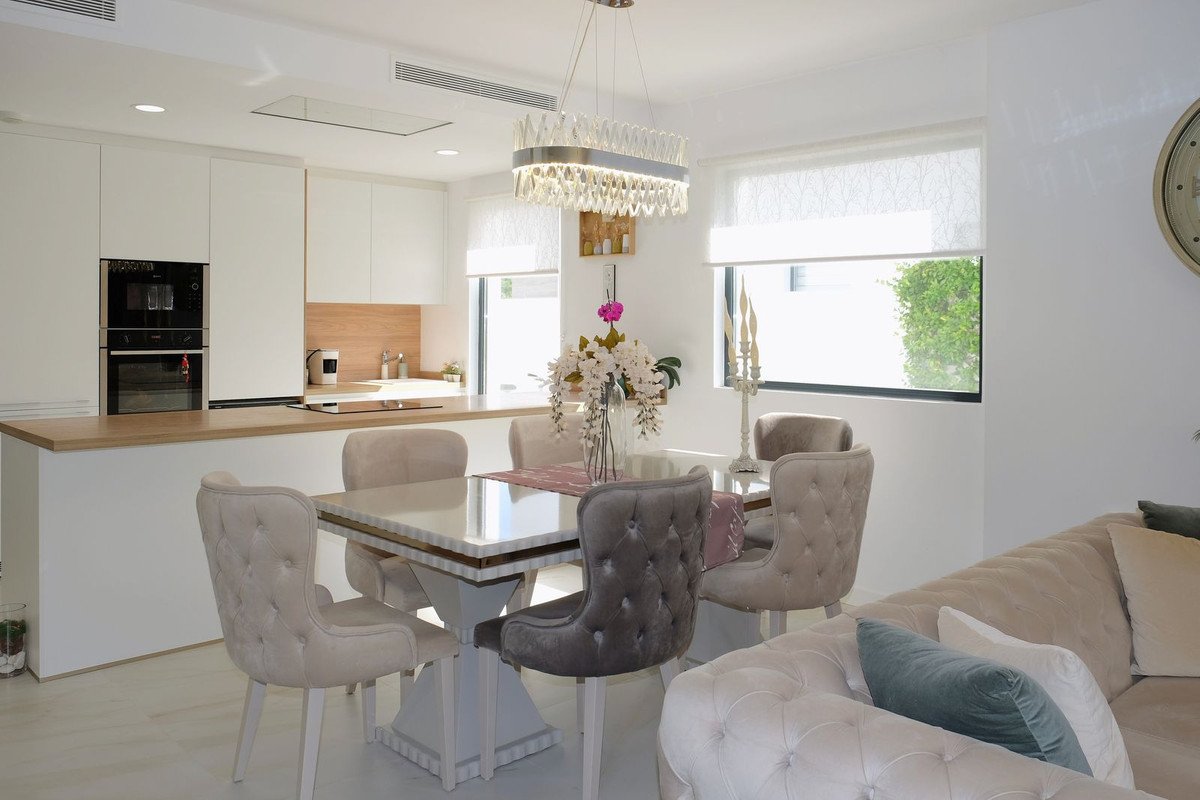 3 Bed Semi-Detached House in Selwo