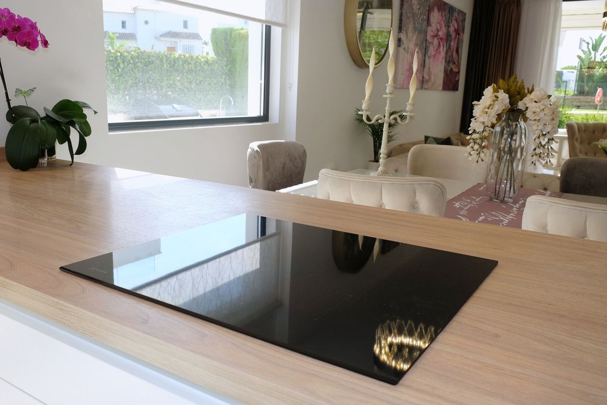 3 Bed Semi-Detached House in Selwo