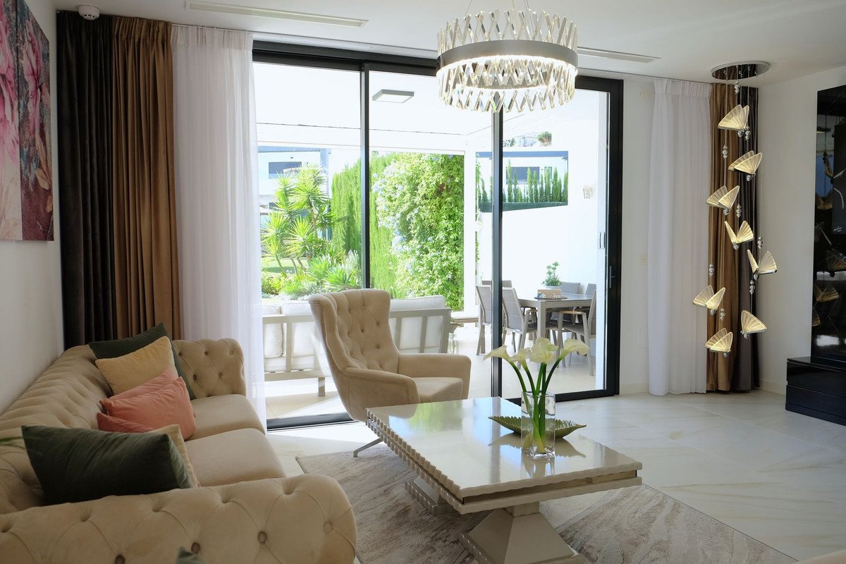 3 Bed Semi-Detached House in Selwo