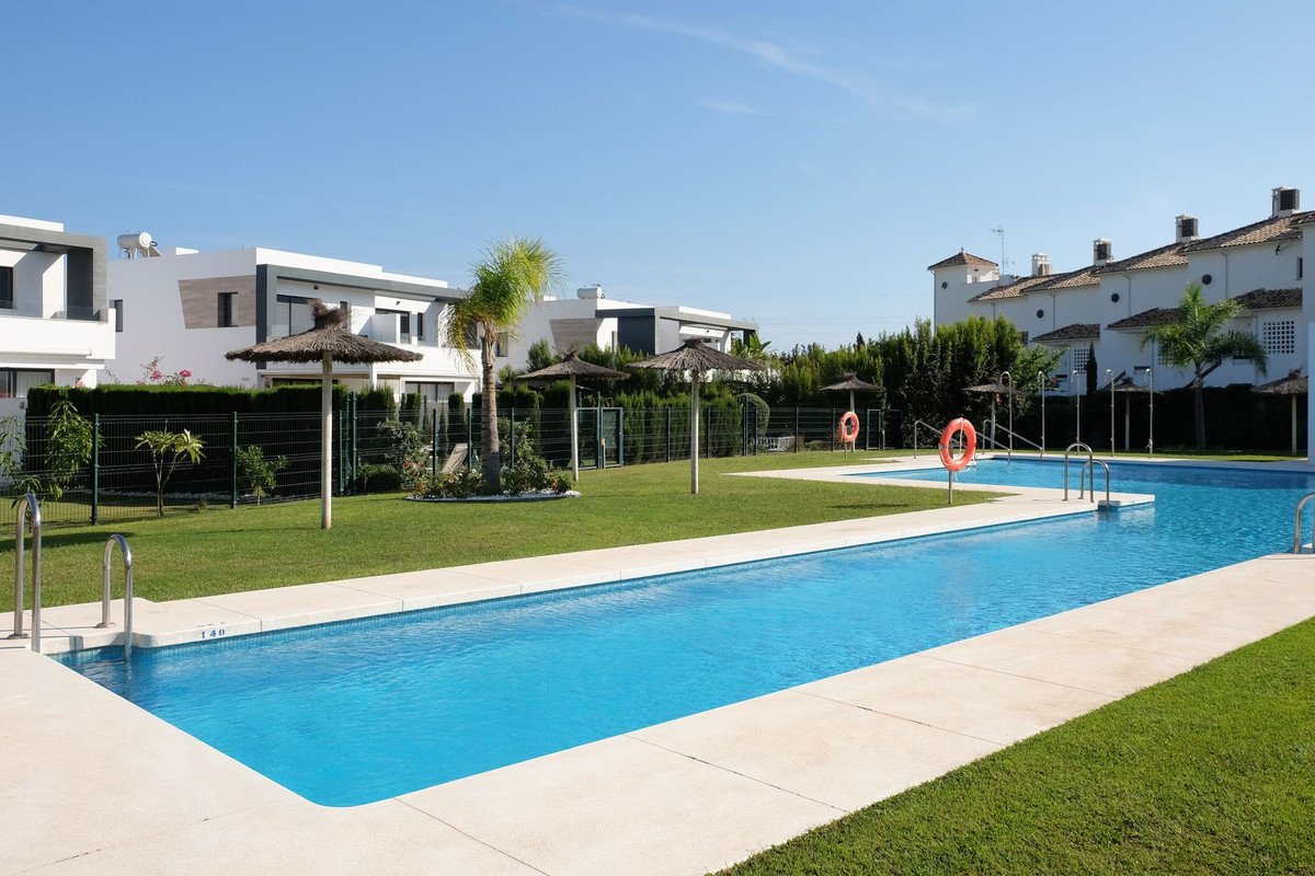 3 Bed Semi-Detached House in Selwo