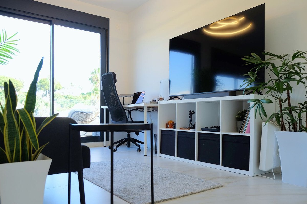 3 Bed Semi-Detached House in Selwo