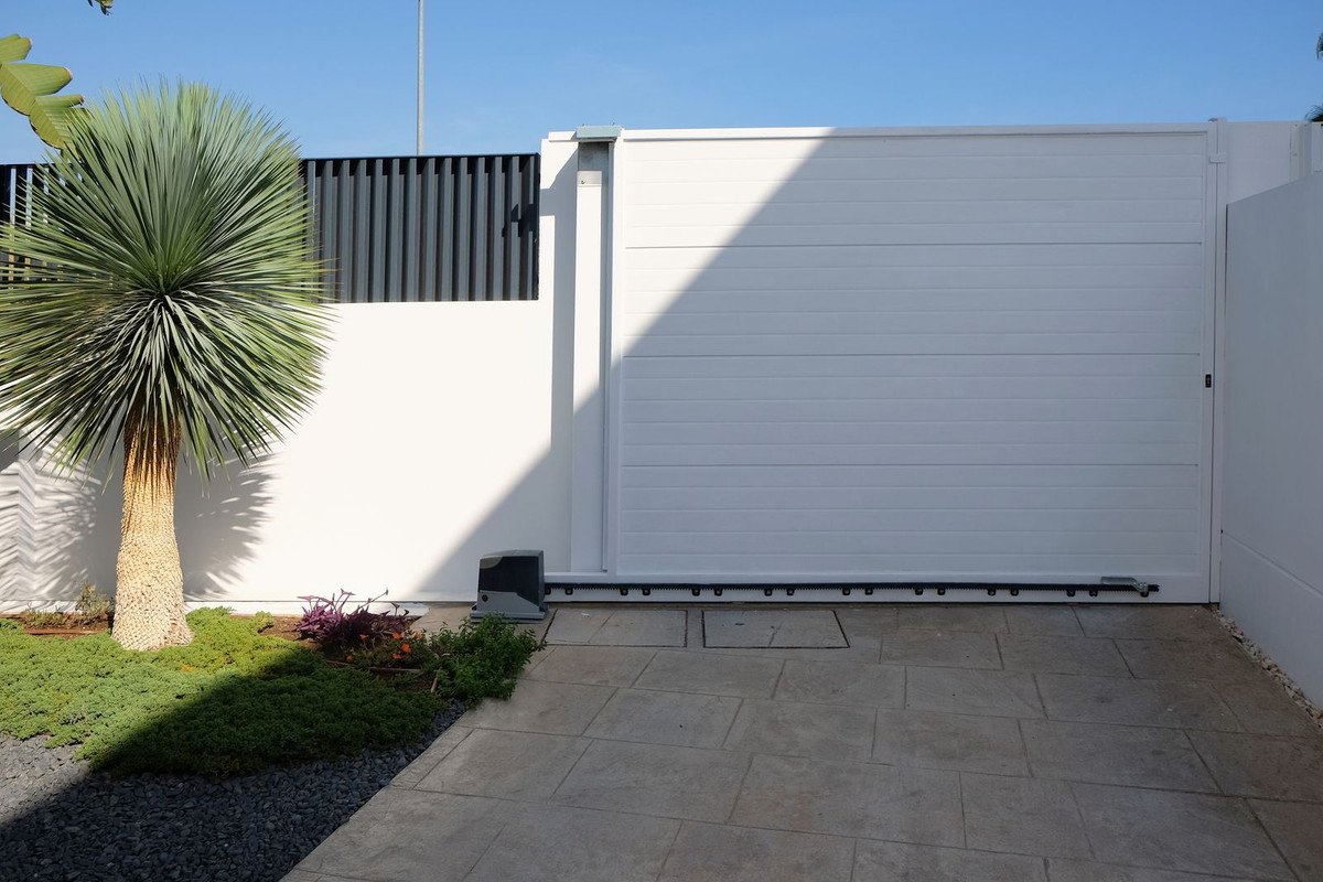 3 Bed Semi-Detached House in Selwo