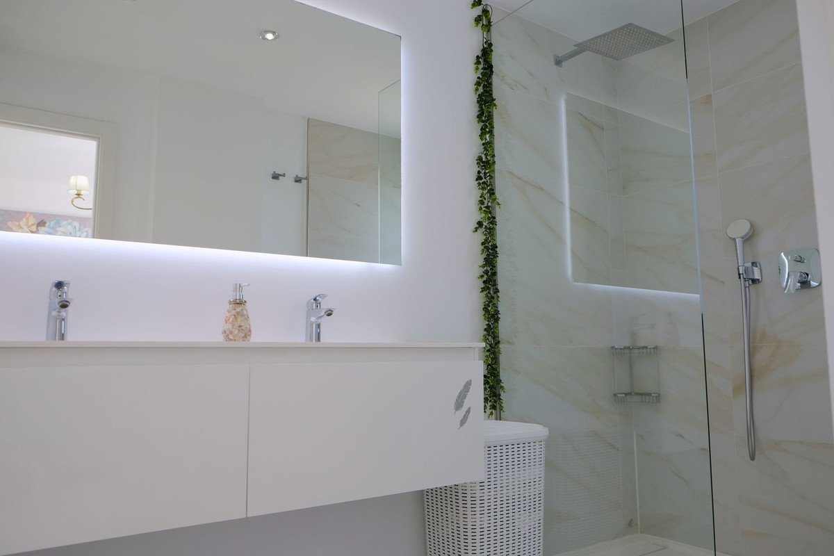 3 Bed Semi-Detached House in Selwo